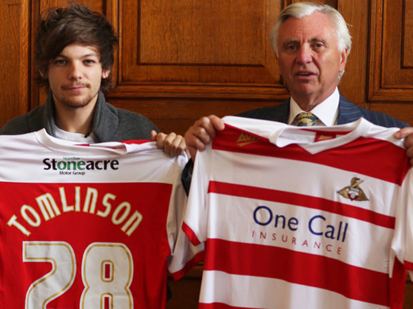 Duh, Louis Tomlinson One Direction Batal Miliki Klub Doncaster Rovers!